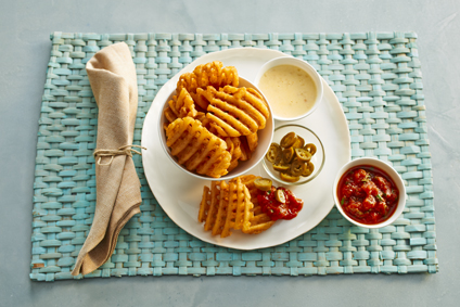 Nacho Griddies mit Käsedip und Tomatensalsa