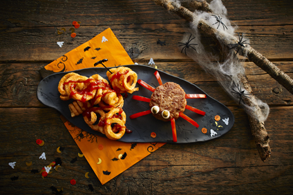 Halloween Rezept: Frikadellen-Spinnen mit Crazy Frites Gedärm