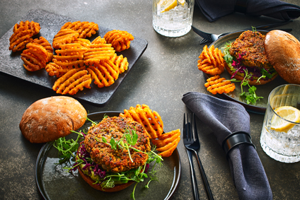 Veggie-Burger mit Avocadocreme und knusprigen Griddies