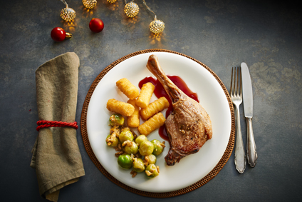 Feines Weihnachtsessen: Gänsekeulen mit Walnuss-Rosenkohl und Back Kroketten